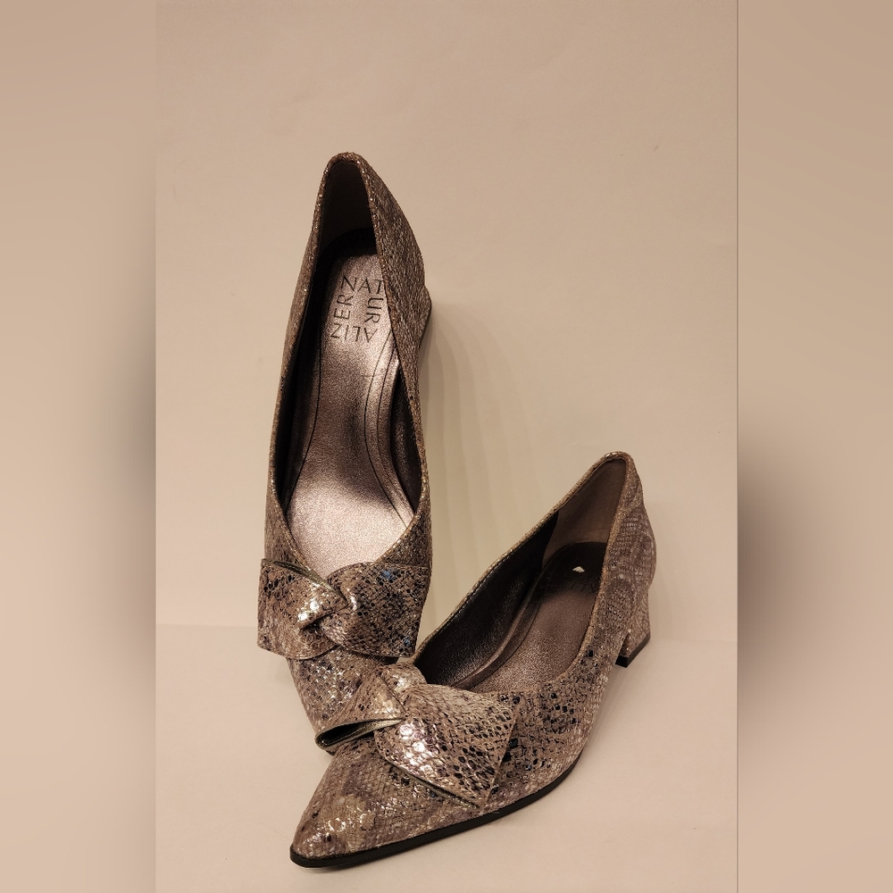 Naturalizer Women's Mavis Bow Pump In Silver Metallic Snake Size 6 - Picture 5 of 15